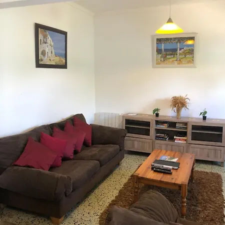 Paderne Village House パデルネ